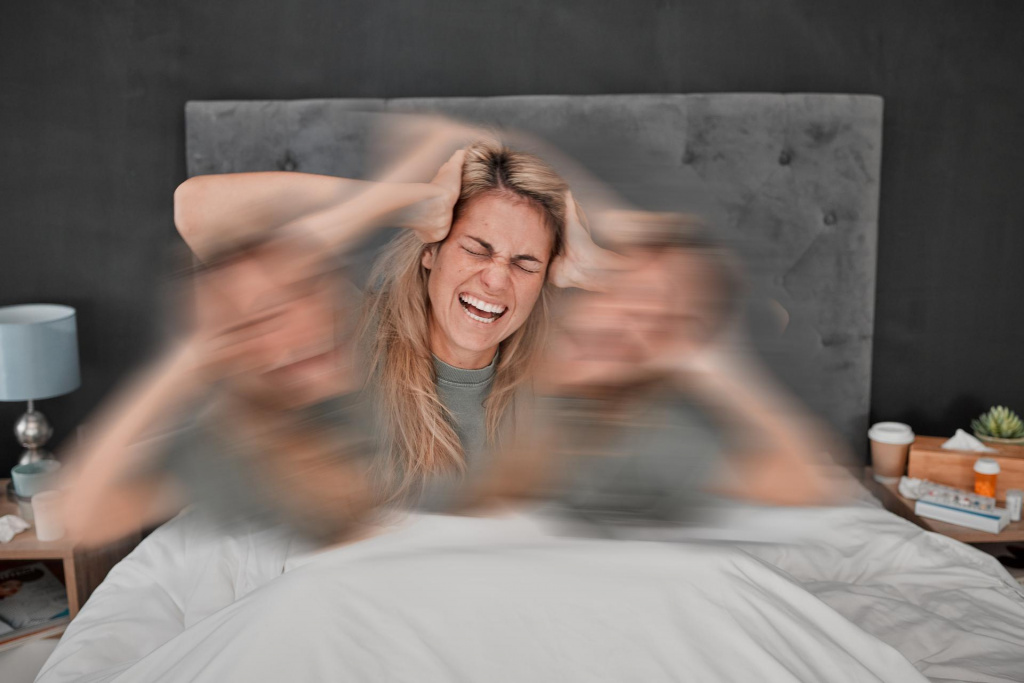 mental-health-bipolar-disorder-depressed-woman-bed-with-blur-motion-showing-sad-headache-frustrated-suffering-multiple-personalities-stress-lady-pain-emotional-schizophrenia.jpg