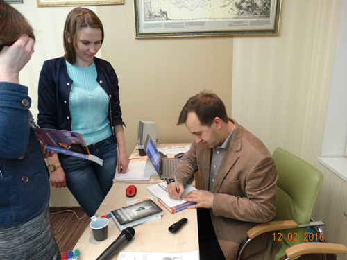 Книга с автографом.jpg Книга с автографом.jpg